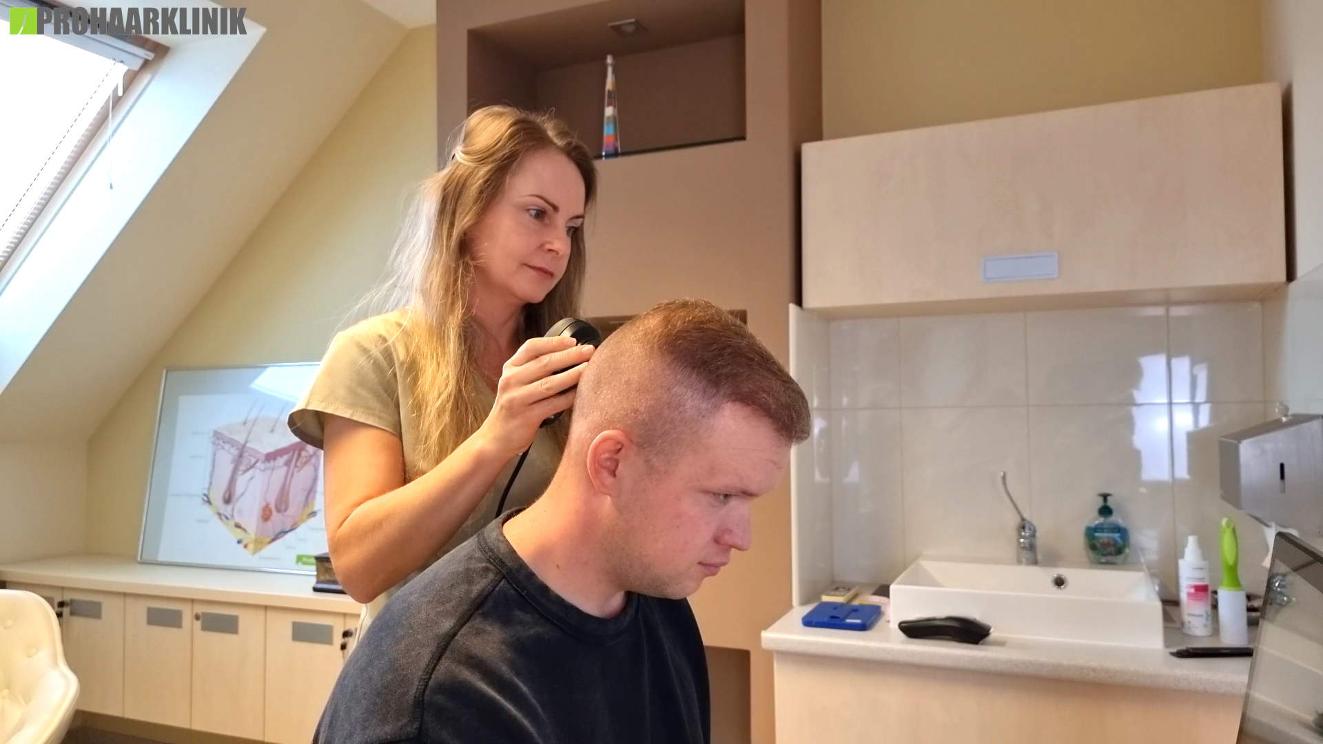 Titelbild zu „Warum eine Haartransplantation wählen?“