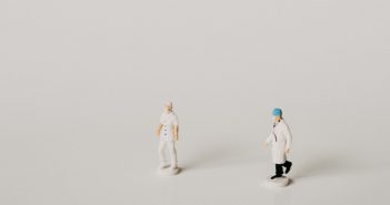 Wie Sie den richtigen Facharzt für Ästhetische und Plastische Chirurgie finden