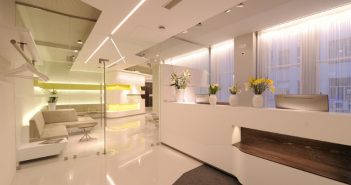 Die Schönheitsklinik JUVENIS Medical Center Vienna Rezeption und Warteraum von JUVENIS in Wien