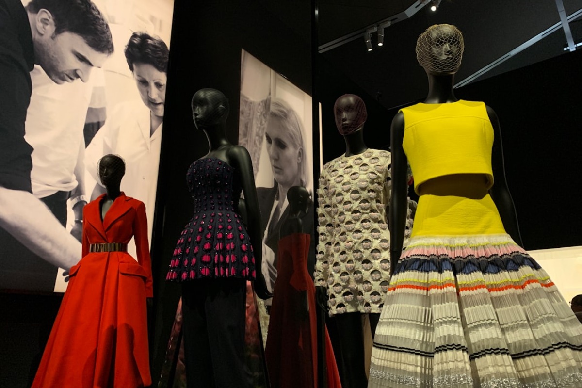 Titelbild zu „AR Fashion Design Award: Die Bühne für junge Modevisionäre“